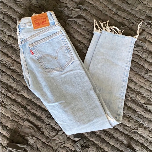 NWOT Levi’s Wedgie Fit in Kiss Off - Picture 3 of 4